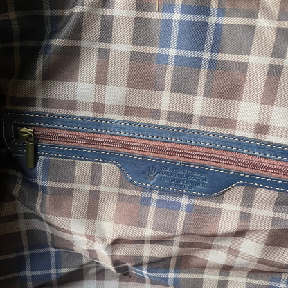 tasca con cerniera interna borsone in pelle blue navy opaco bagaglio a mano artigianale made in italy cuoieria italiana