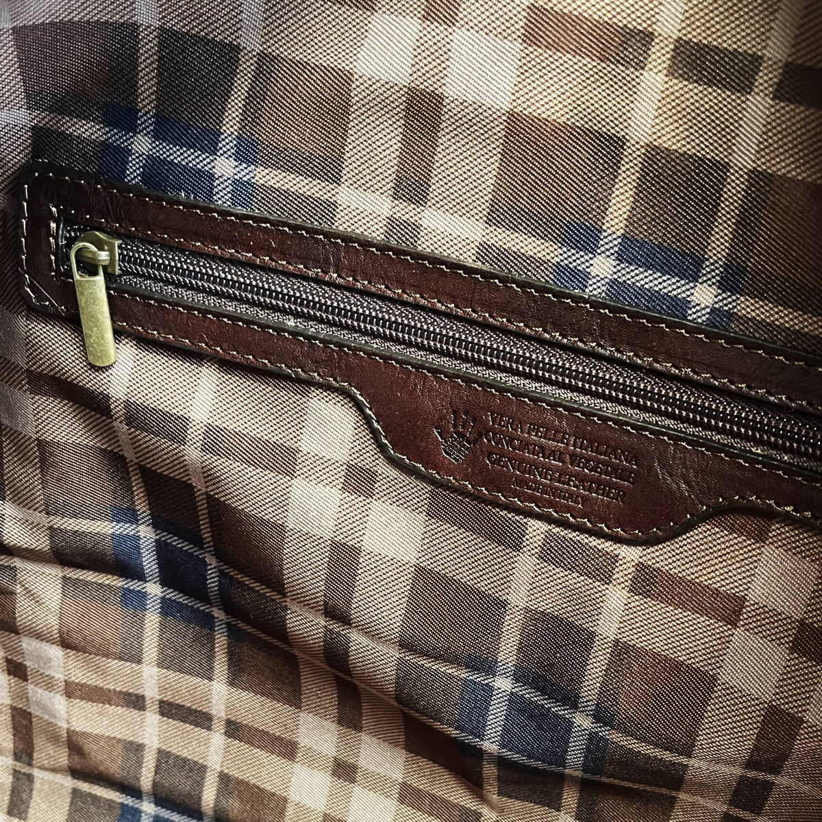 tasca interna zip cerniera borsone in pelle marrone testa di moro bagaglio a mano in cuoio fatto a mano made in italy cuoieria italiana ®