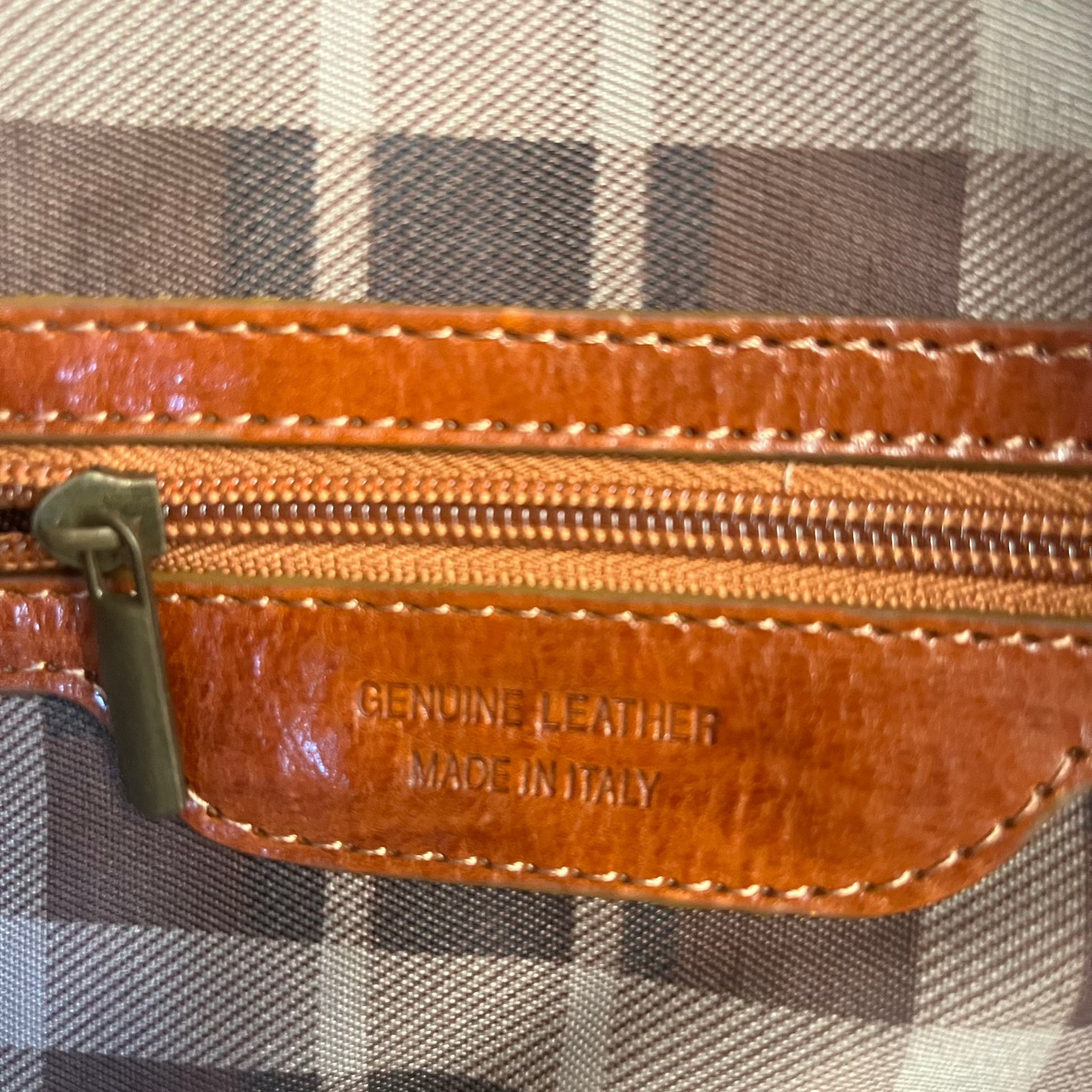 tasca interna zip cerniera borsone in pelle tinta cuoio naturale bagaglio a mano artigianale made in italy cuoieria italiana